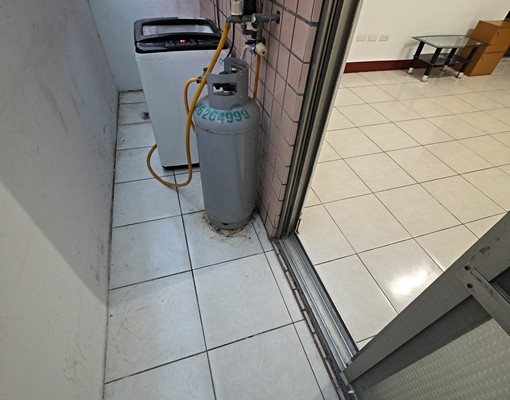 淡江大學北新路電梯頂加11坪大套房/採光良好 - Image 7