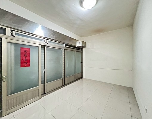 萬華❣️免爬高可報稅屋況佳空間大對外窗格局方正機能強 - Image 2