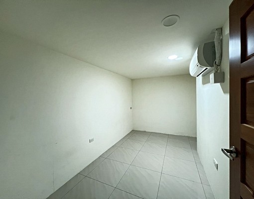 萬華❣️免爬高可報稅屋況佳空間大對外窗格局方正機能強 - Image 7