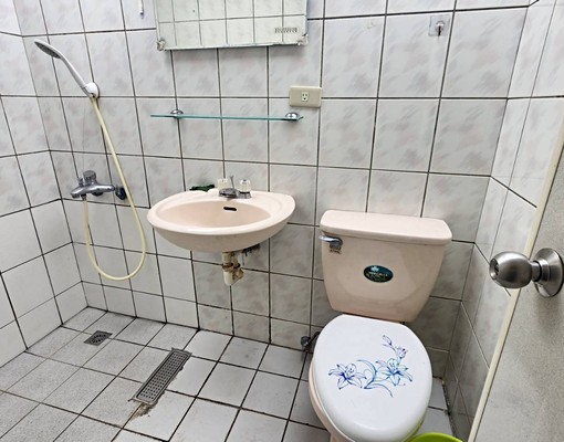 可租補~市區德安2房有管理華廈 - Image 4
