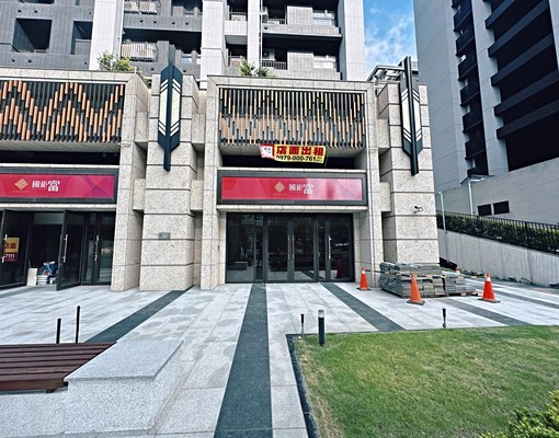 ⭐️國鉅富樓中樓金店面⭐ - Image 1