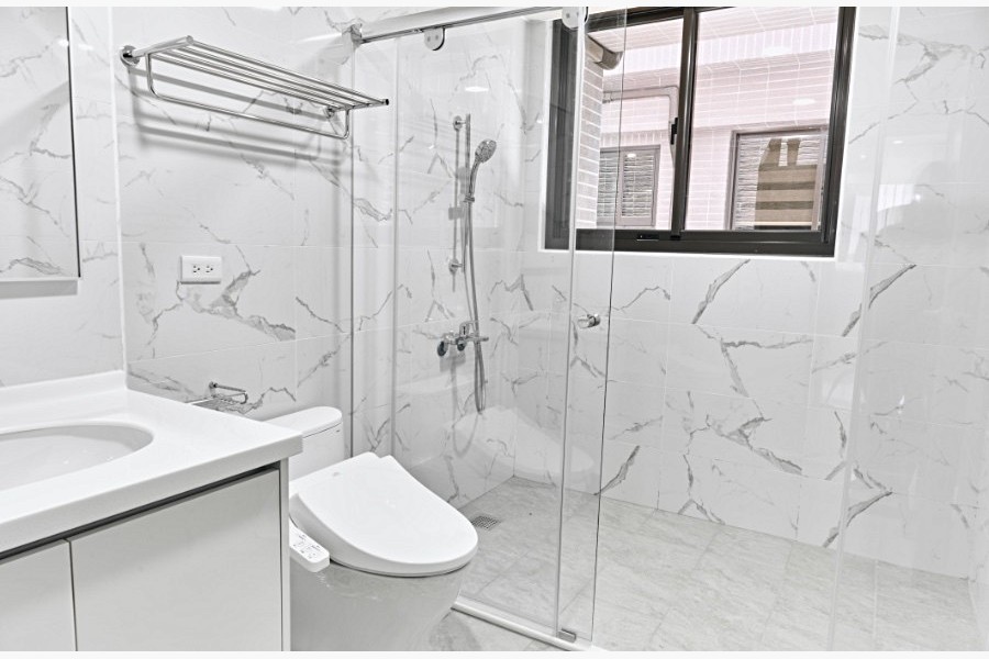 「鑫帝境」實品屋主臥衛浴。