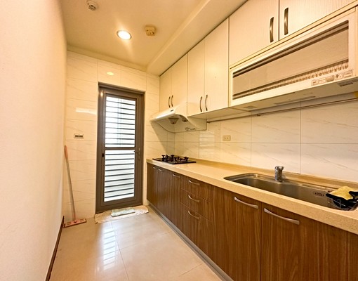 高鐵區|風中緋櫻溫馨三房+平面車位 - Image 4