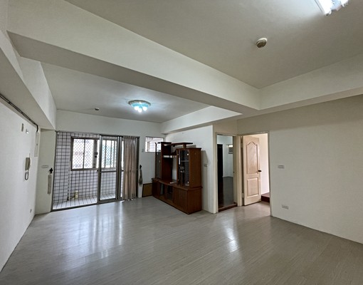 潭子運動公園正門超大空間/勝利商圈/交通便利/景觀佳/可租補 - Image 2