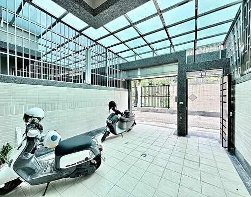 🍎仁雄商圈近澄清湖特區車庫透天-可租屋補助 - Image 1