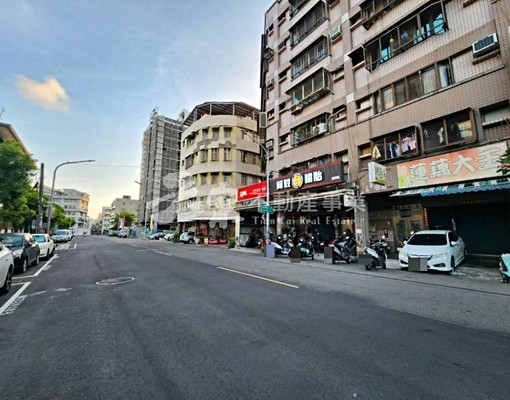 租-五甲商圈★臨路１4米|面寬近5米１＋２騎樓可店住 - Image 2