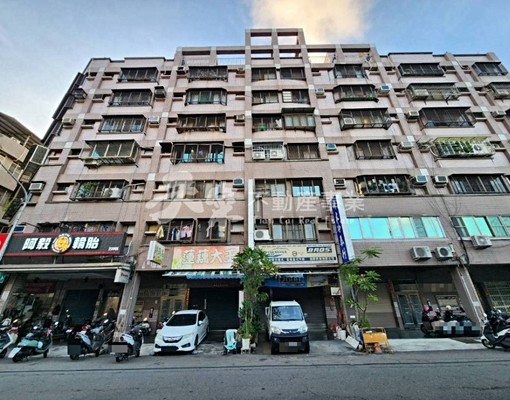 租-五甲商圈★臨路１4米|面寬近5米１＋２騎樓可店住 - Image 1