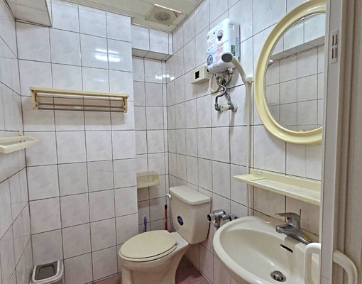 近一中街/靜巷內/有陽台/獨立衛浴/可租補//意志力 - Image 3