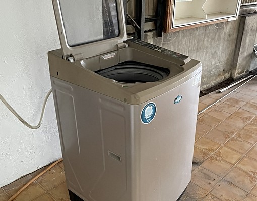 超大三樓套房使用坪數14坪,附節能家電,傢俱全配 - Image 5