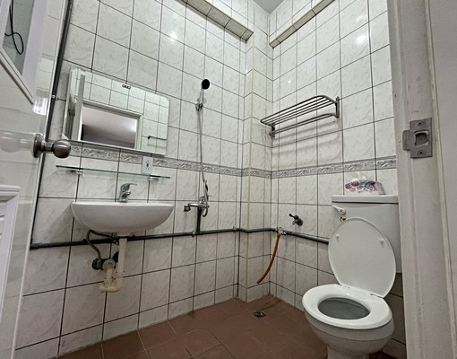 超大三樓套房使用坪數14坪,附節能家電,傢俱全配 - 591租屋網 - Image 4