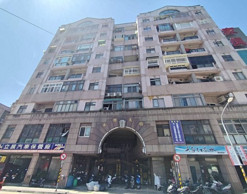 近中正路電梯大樓，四房兩廳空間大，天然瓦斯，更換全新變頻冷氣 - Image 15