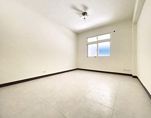 七張捷運車庫明亮一樓 - Image 4