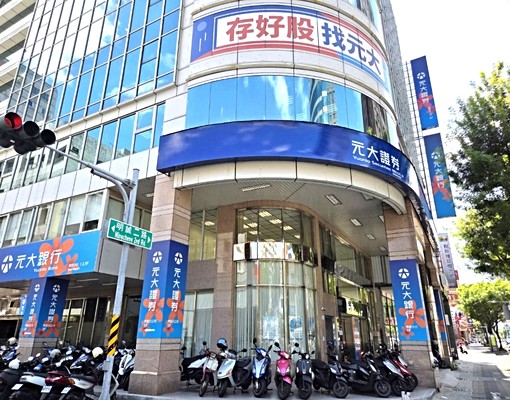 明誠自由精華商圈✅9米大面寬燙金店面✅ - Image 9