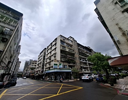 歡迎公司承租預計10月重新裝潢 - Image 4