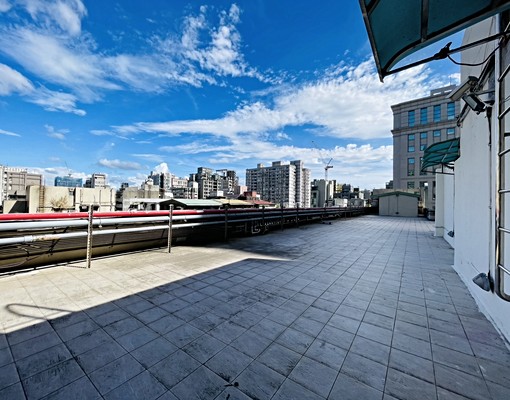 中山北路超值頂樓套房 - Image 4