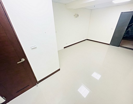 捷運文德/電梯租案。獨立陽台。可登記。商用。住家 - Image 4