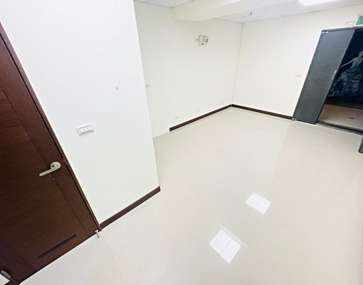 捷運文德/電梯租案。獨立陽台。可登記。商用。住家 - Image 5