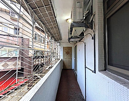 大全聯中和店公寓方正三樓~前後陽台中取靜!! - Image 4