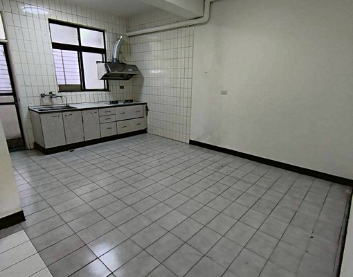 小家庭看過來4房2廳2衛~~三重大勇街整層住家出租 - Image 8