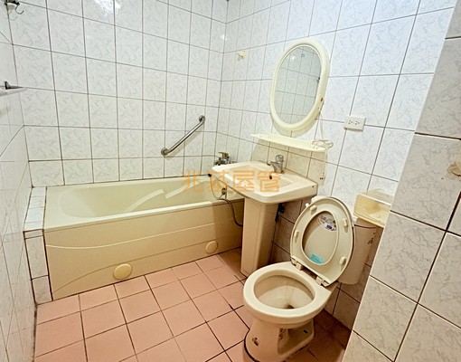 兆基🏡立仁大廈4房出租 - Image 6