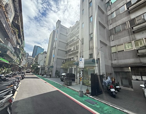（可租補）華山公園旁美裝三房大兩廳，衛浴開窗 - Image 1