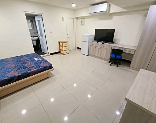 大潤發花市商圈,優質採光大套房,對外窗,屋內明亮 - Image 2