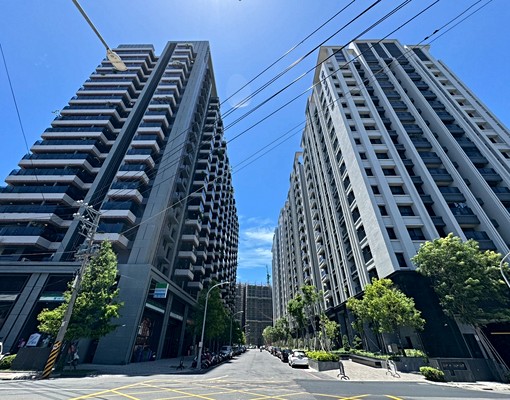 全新面寬金店面I世界集市商店街~使用空間大 - Image 1