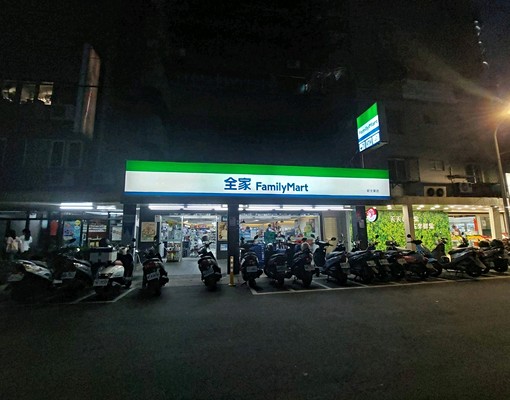 景美捷運站2號出口稀有金店面 - Image 2