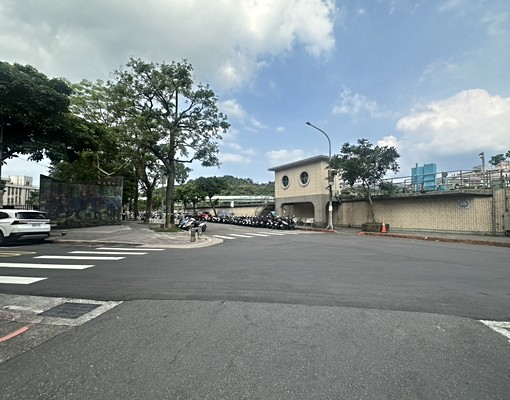 雙捷運南港展覽館7號出口旁有B1有採光有對外窗.住.辦.倉庫 - Image 12