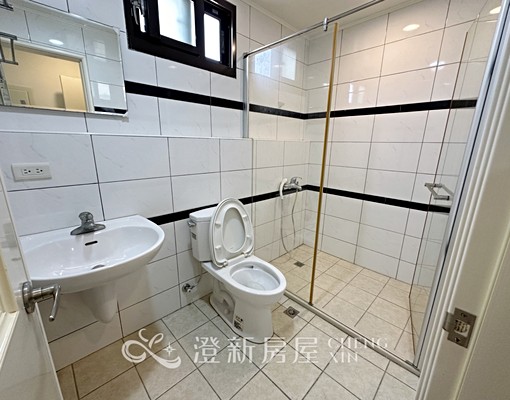 獨立套房｜東門街可租補有流理台.陽台電梯套房 - Image 4