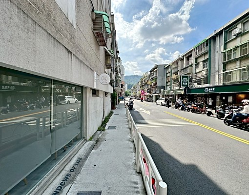 永春捷運方正採光好#衛浴翻新#代收垃圾#可租補報稅*免仲介費 - Image 11