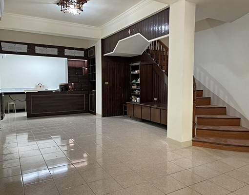 中央四街別墅2樓分租套房+共享廚房 - Image 1