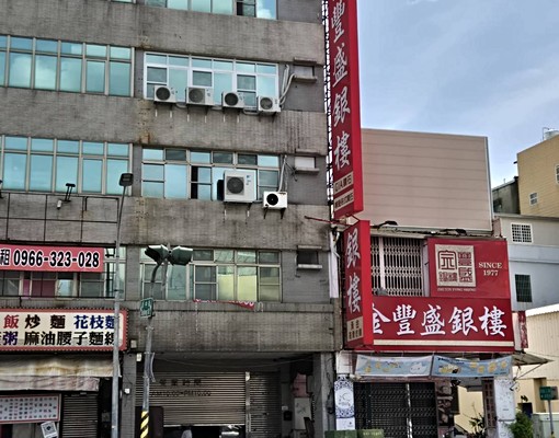 自由二路黃金透天店面~只租1+2樓 - Image 2
