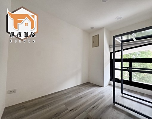 平鎮家樂福重劃區店住一樓新屋齡臨路大好停車 - Image 2