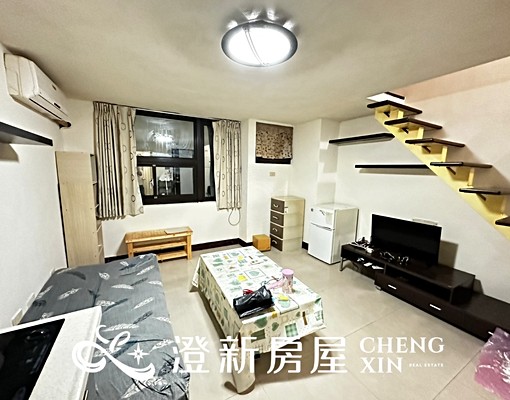 近巨城/一房一廳樓中樓/有電梯/台水台電/垃圾集中/警衛管理 - Image 1