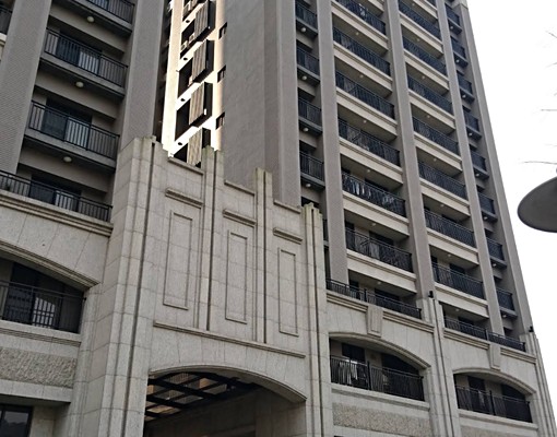 景觀大三房,邊間採光佳,附汽、機車位,近老街商圈、學校公園 - Image 1