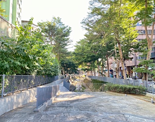 逢甲商圈旁/陽台可獨洗/河岸採光美套房/鬧中取靜/樓下超商 - Image 11