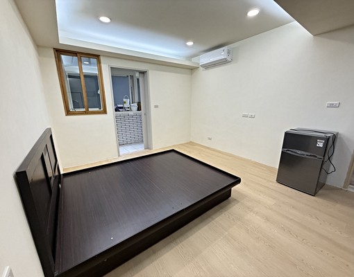 全新裝潢套房/國父紀念館大巨蛋/電梯垃圾代收/可租補免服務費 - Image 1