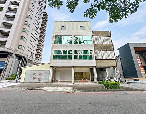 亞灣區~中山二路正路燙金門牌透天 - Image 1