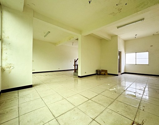 亞灣區~中山二路正路燙金門牌透天 - Image 13