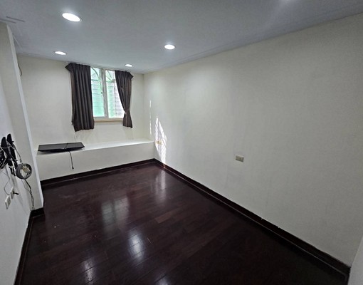 社宅免費可租補/板新站走路約十分鐘/附近菜市場、運動場、銀行 - Image 6