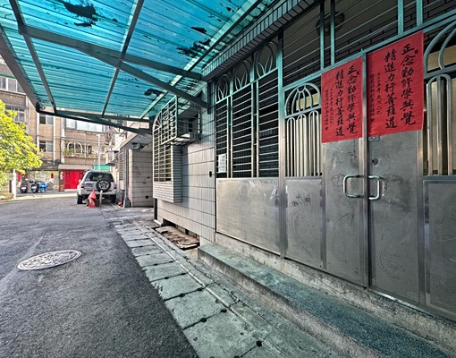 文化路🍎住家商辦皆可🍎門口可停車 - Image 1