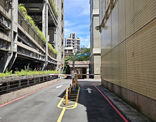 車位招租，近南勢角捷運站 - Image 1