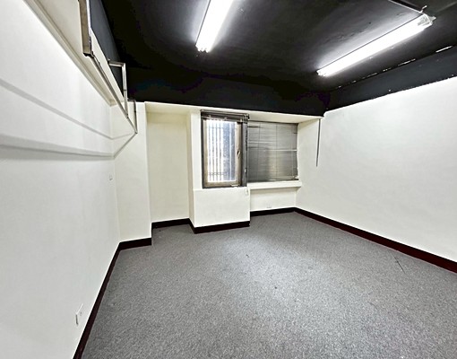 新勢公園旁/住辦皆可/人潮錢潮/市場/學校 - Image 4
