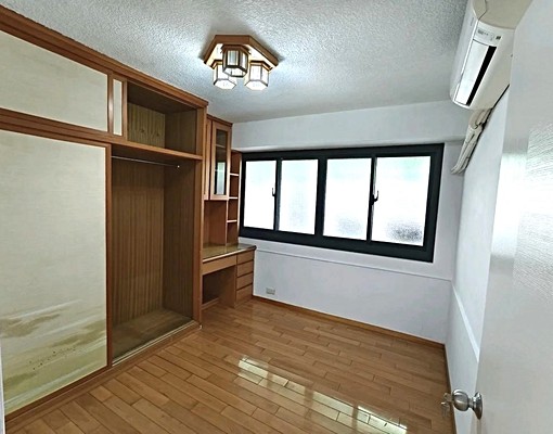 美樂*中山國小站*榮星花園*採光平面正三房*有陽台*一層兩戶 - Image 5