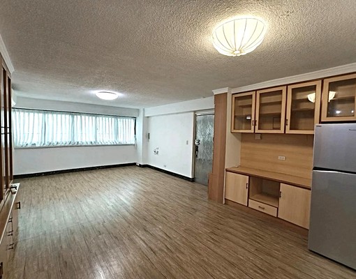 美樂*中山國小站*榮星花園*採光平面正三房*有陽台*一層兩戶 - Image 1