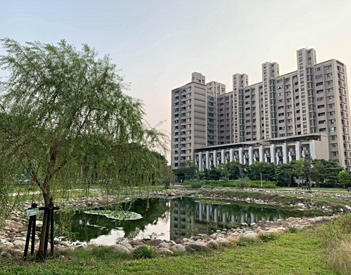楠梓都會公園高樓層景觀四房車位 - Image 1