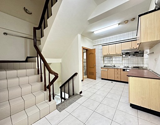 東區起飛🔥近交流道74旁南來北往黃金透天店面超好停車 - Image 10