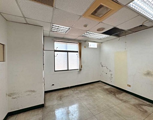 大社區大面寬#中山路熱鬧區#金雞母賺錢店面 - Image 10