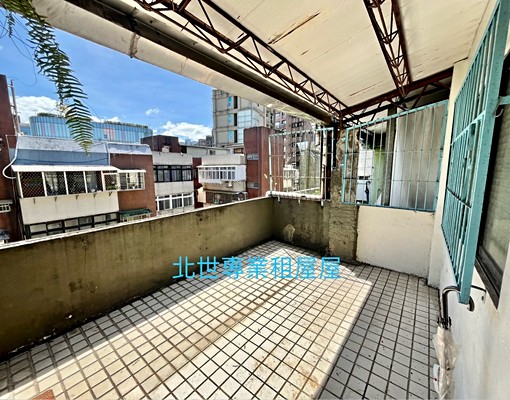 可租補-大巨蛋松菸4+5樓大空間有露台4+1房屋況佳 - Image 14